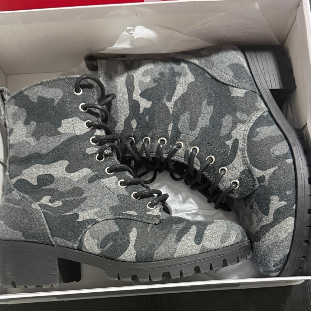 True Craft Gray Camouflage Boots